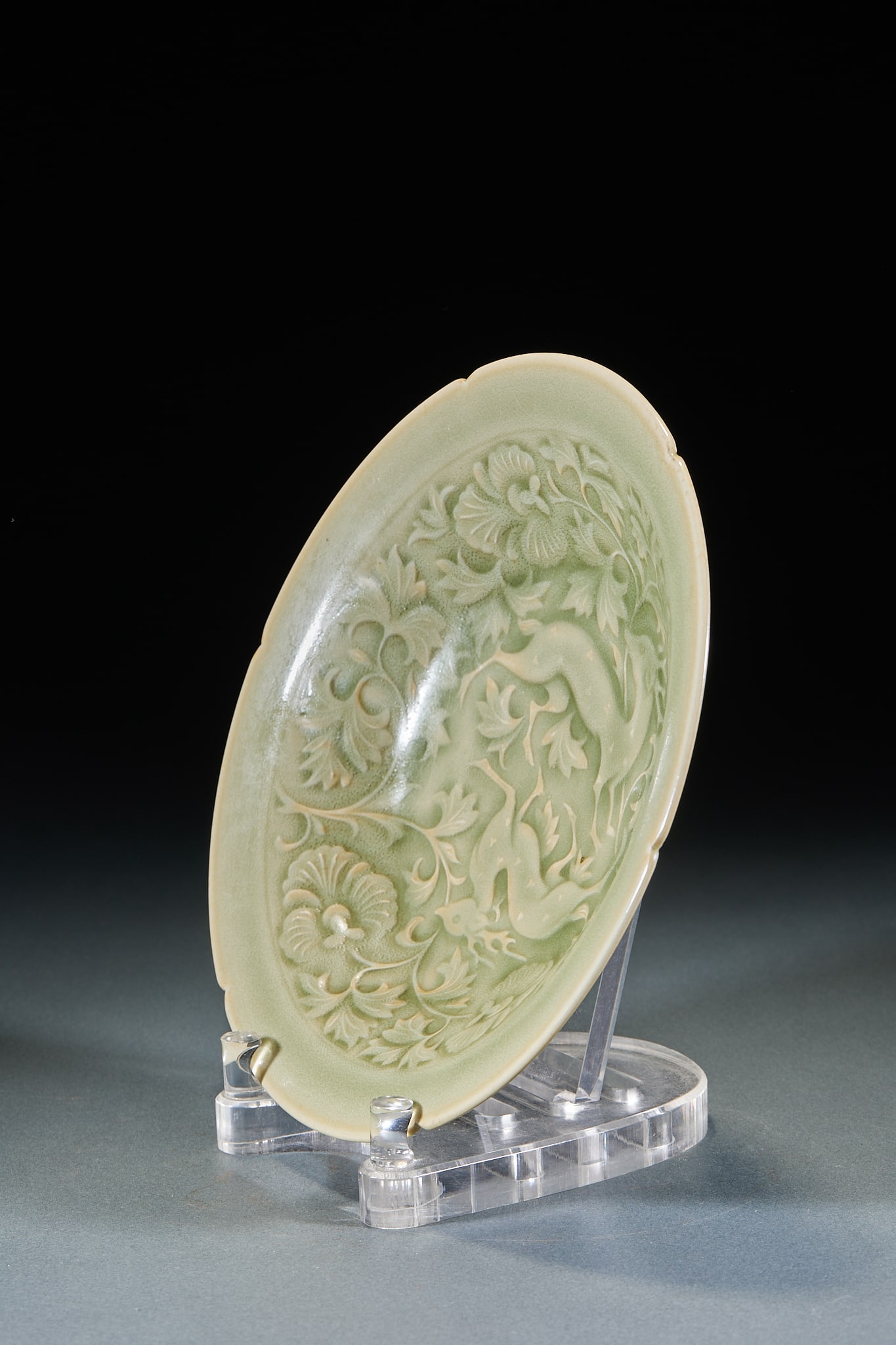 Yue Ware Double Deer Plate with Interlocking Floral Patterns - 6