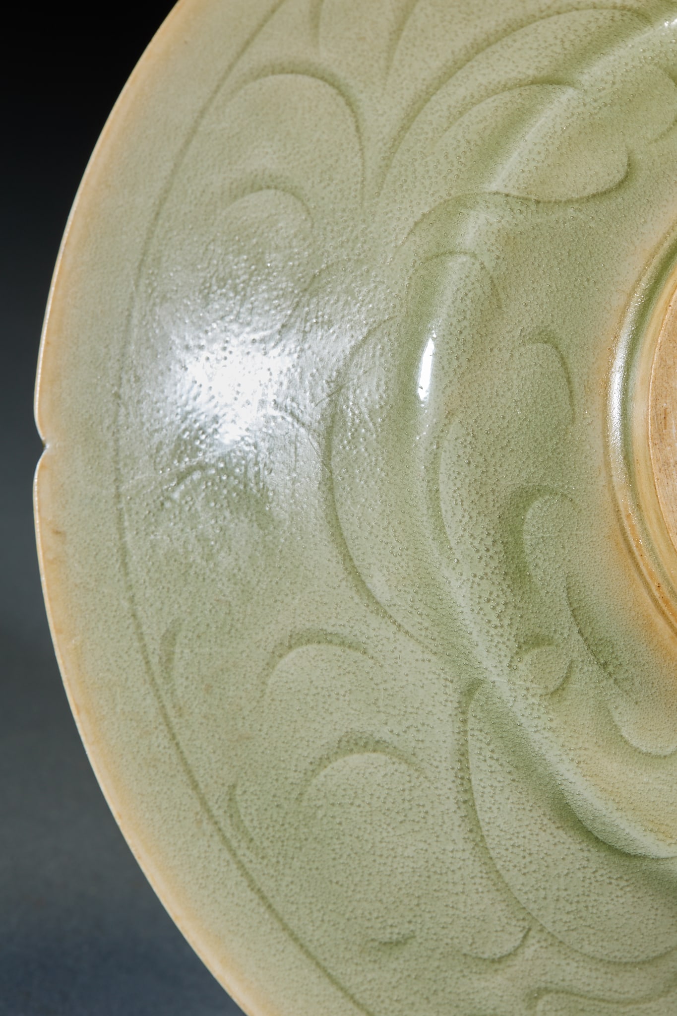 Yue Ware Double Deer Plate with Interlocking Floral Patterns - 7