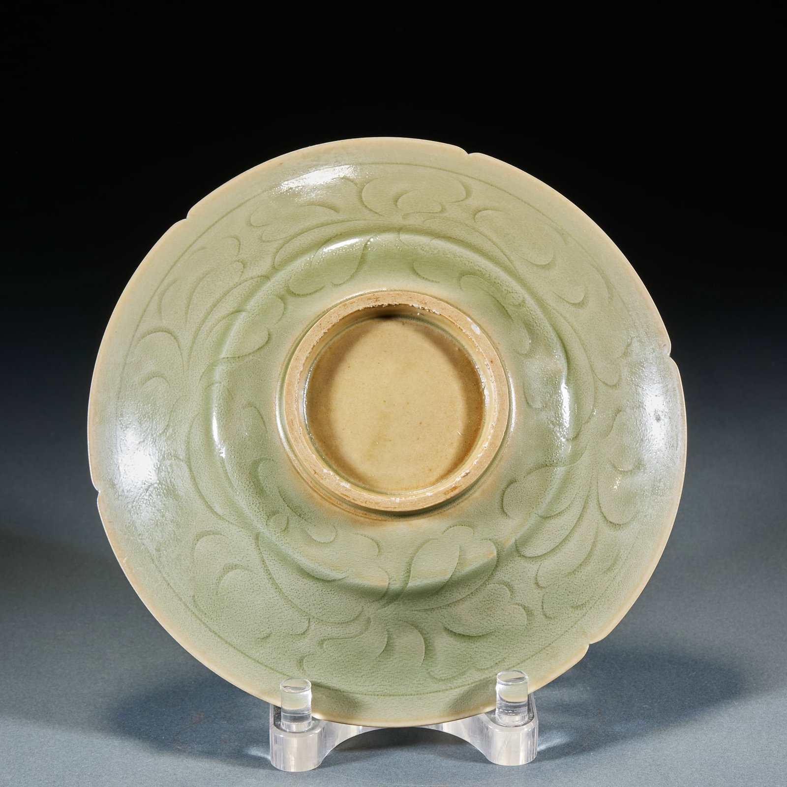 Yue Ware Double Deer Plate with Interlocking Floral Patterns - 8