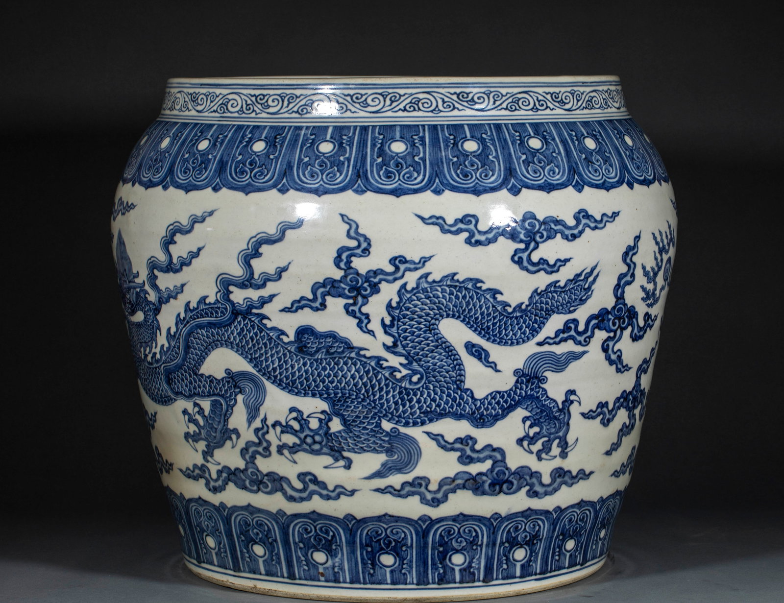 Ming Blue and White Cloud Dragon Pattern Scroll Cylinder - 3