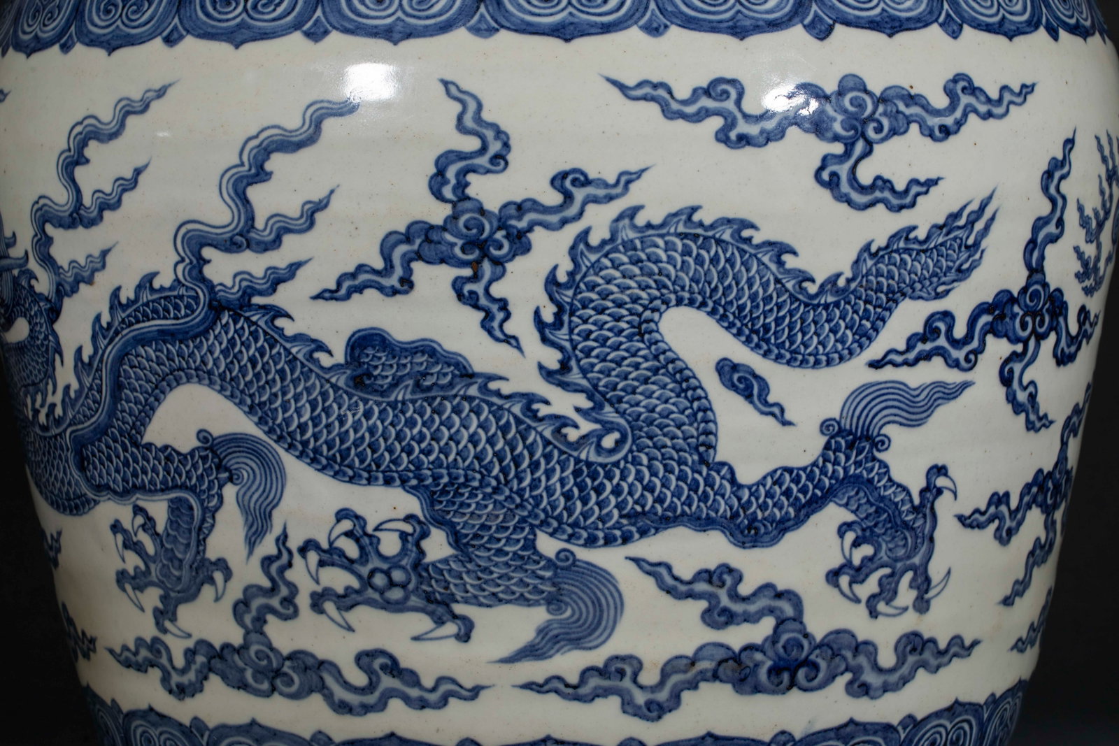 Ming Blue and White Cloud Dragon Pattern Scroll Cylinder - 4
