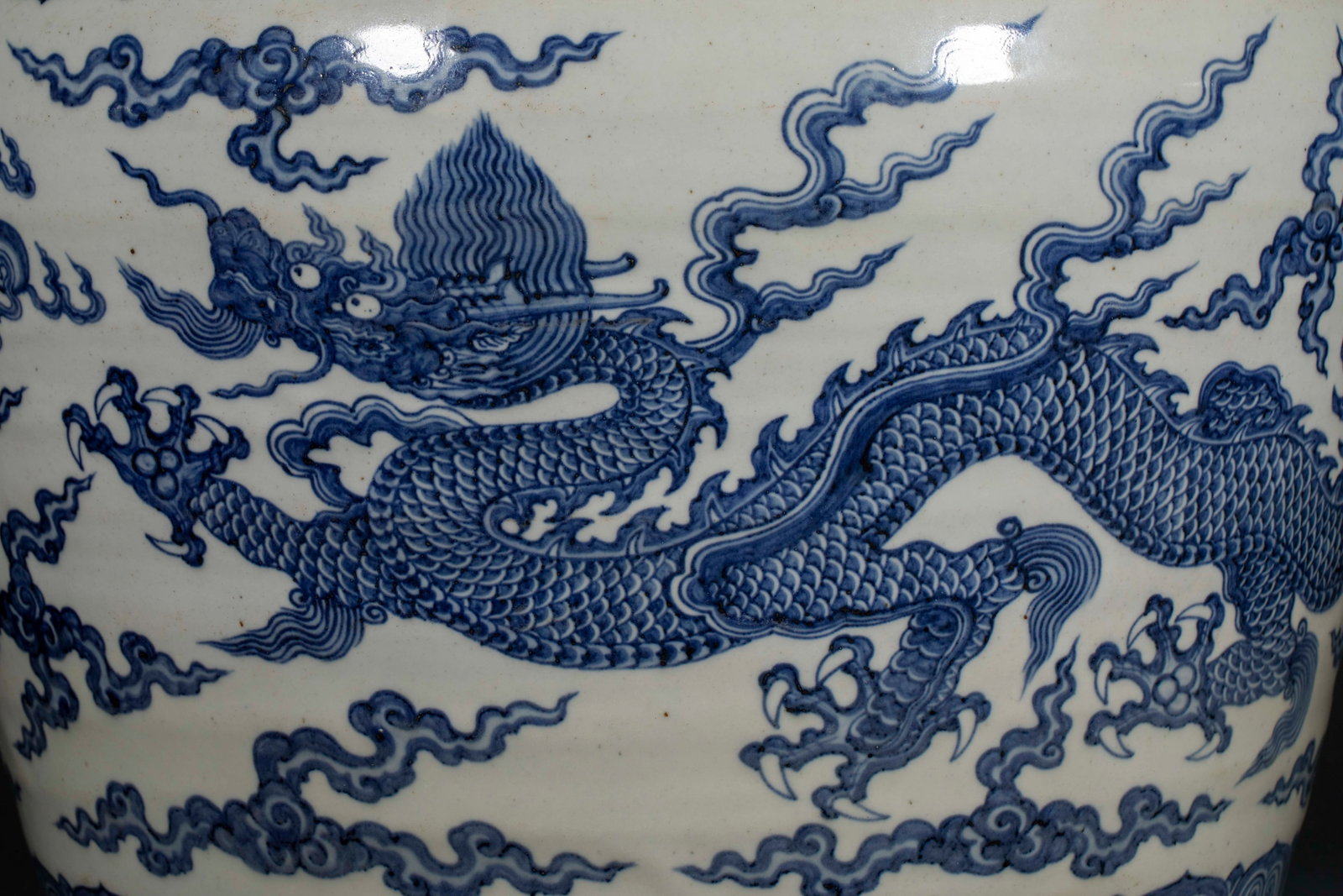 Ming Blue and White Cloud Dragon Pattern Scroll Cylinder - 9