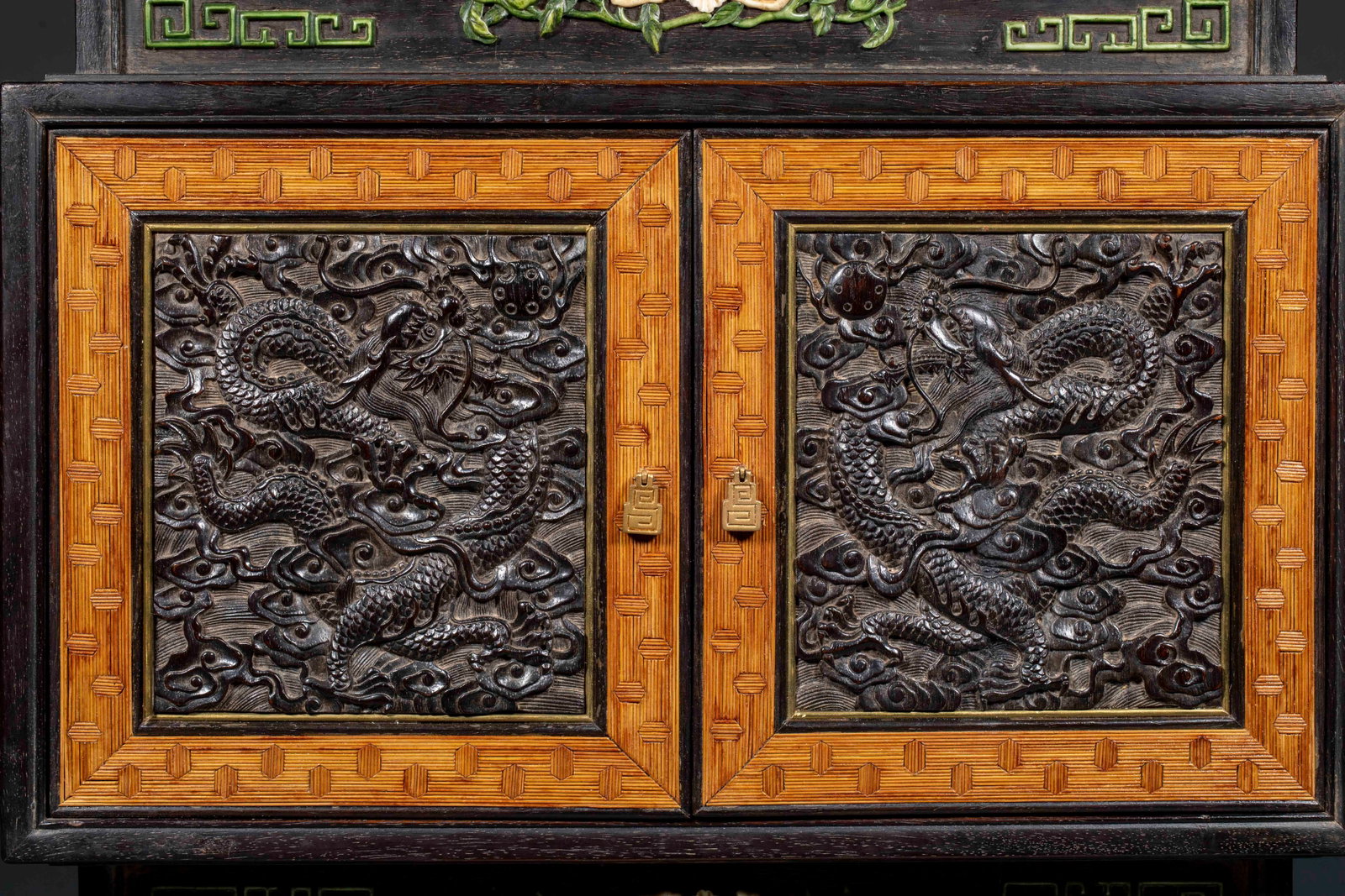 Small-leaf Red Sandalwood Dragon Pattern Document Chest - 3