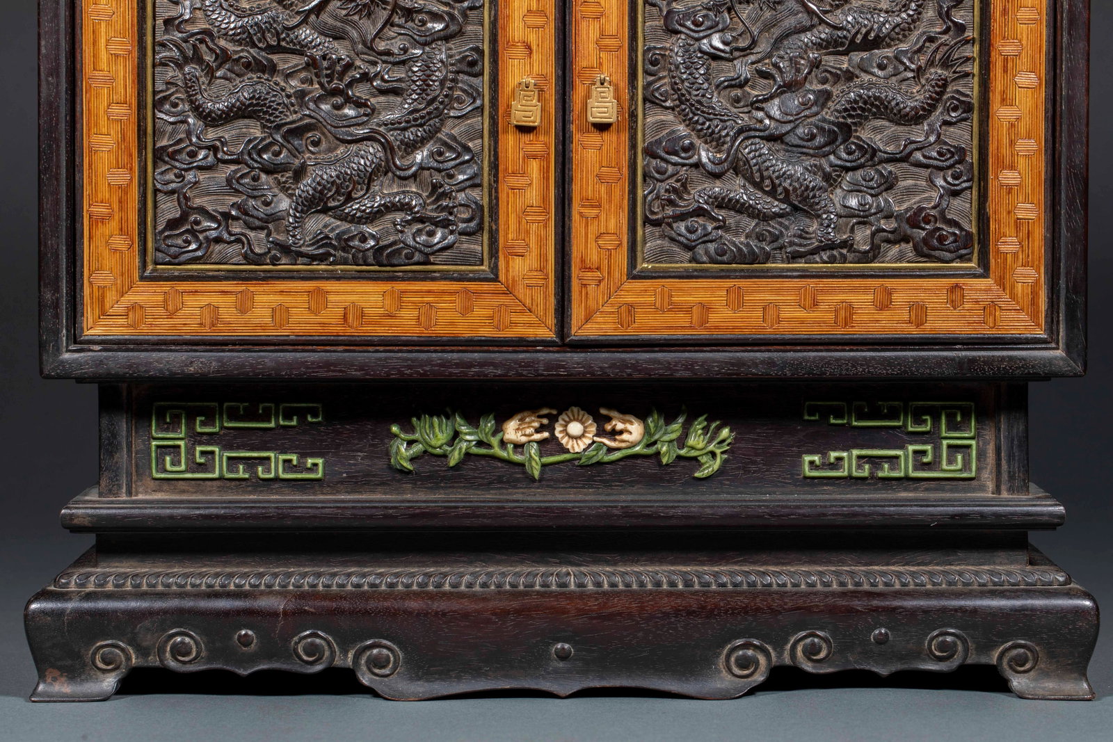 Small-leaf Red Sandalwood Dragon Pattern Document Chest - 7