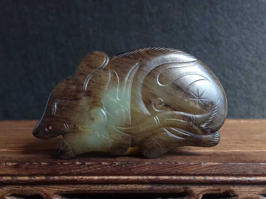 Hetian Green Jade Rat: Hetian Azure Jade Rat, Thickness 0.7cm L7.4cm W4.8cm, Weight 44g
