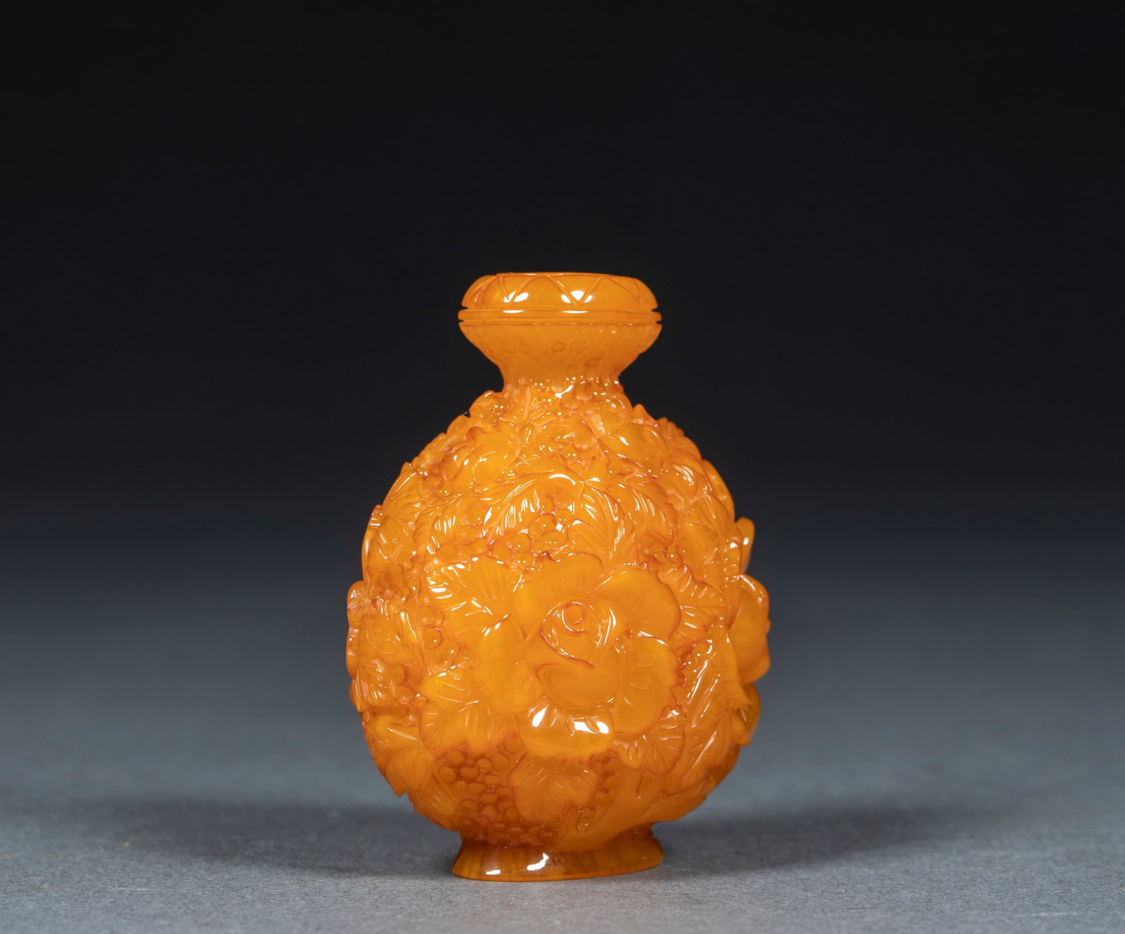 Amber Relief Flower Snuff Bottle - 2
