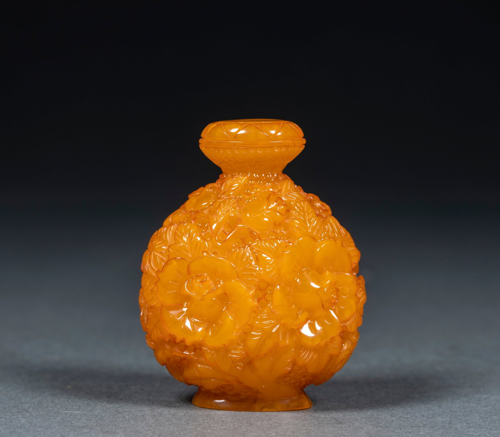 Amber Relief Flower Snuff Bottle - 3