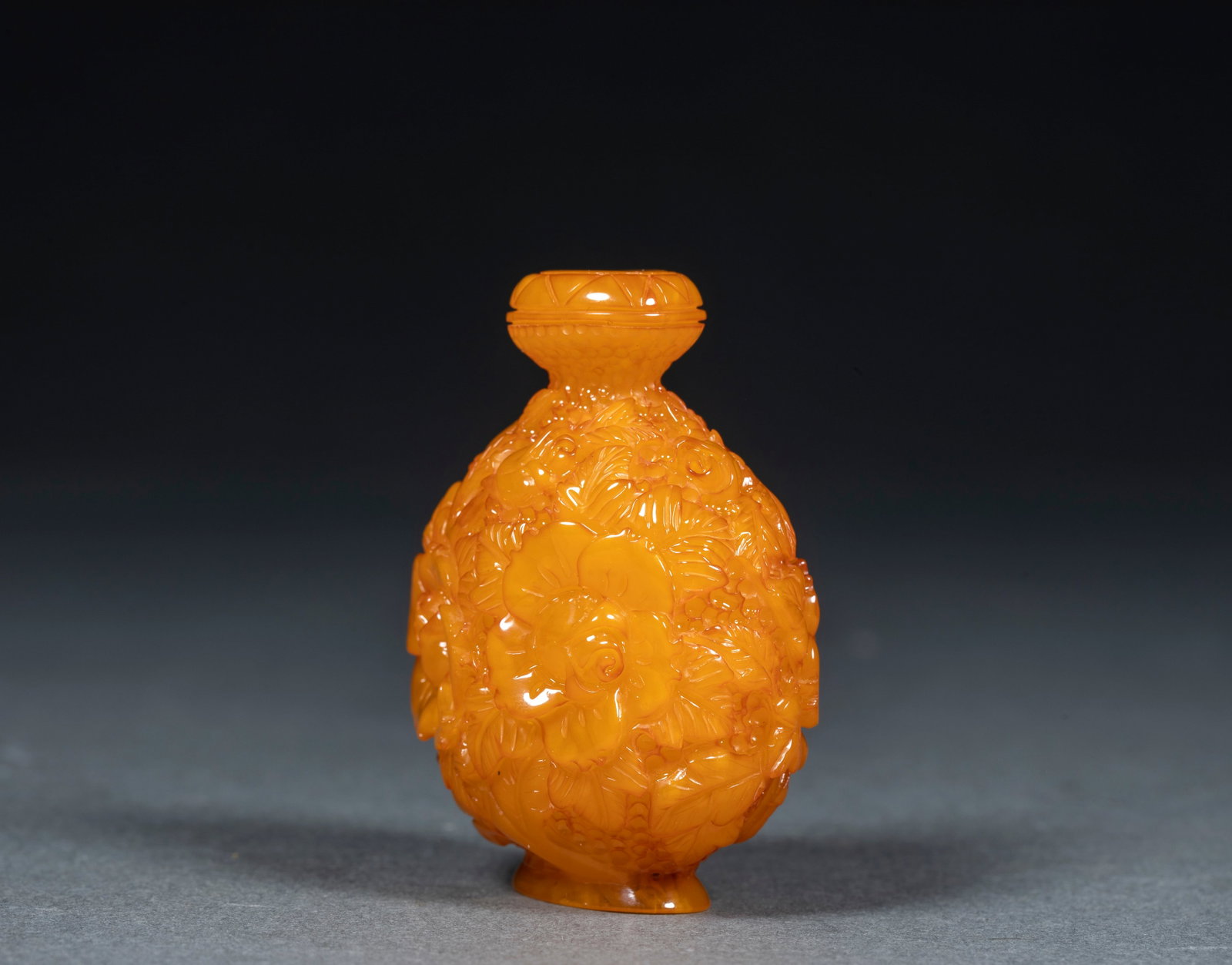 Amber Relief Flower Snuff Bottle - 4