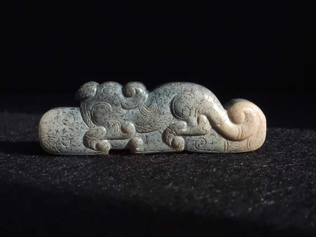 Hetian Jade Ridged Tiger Ornament: Ridged Tiger Jade Tube, H6.2cm L2cm W1.2cm, Weight 30g