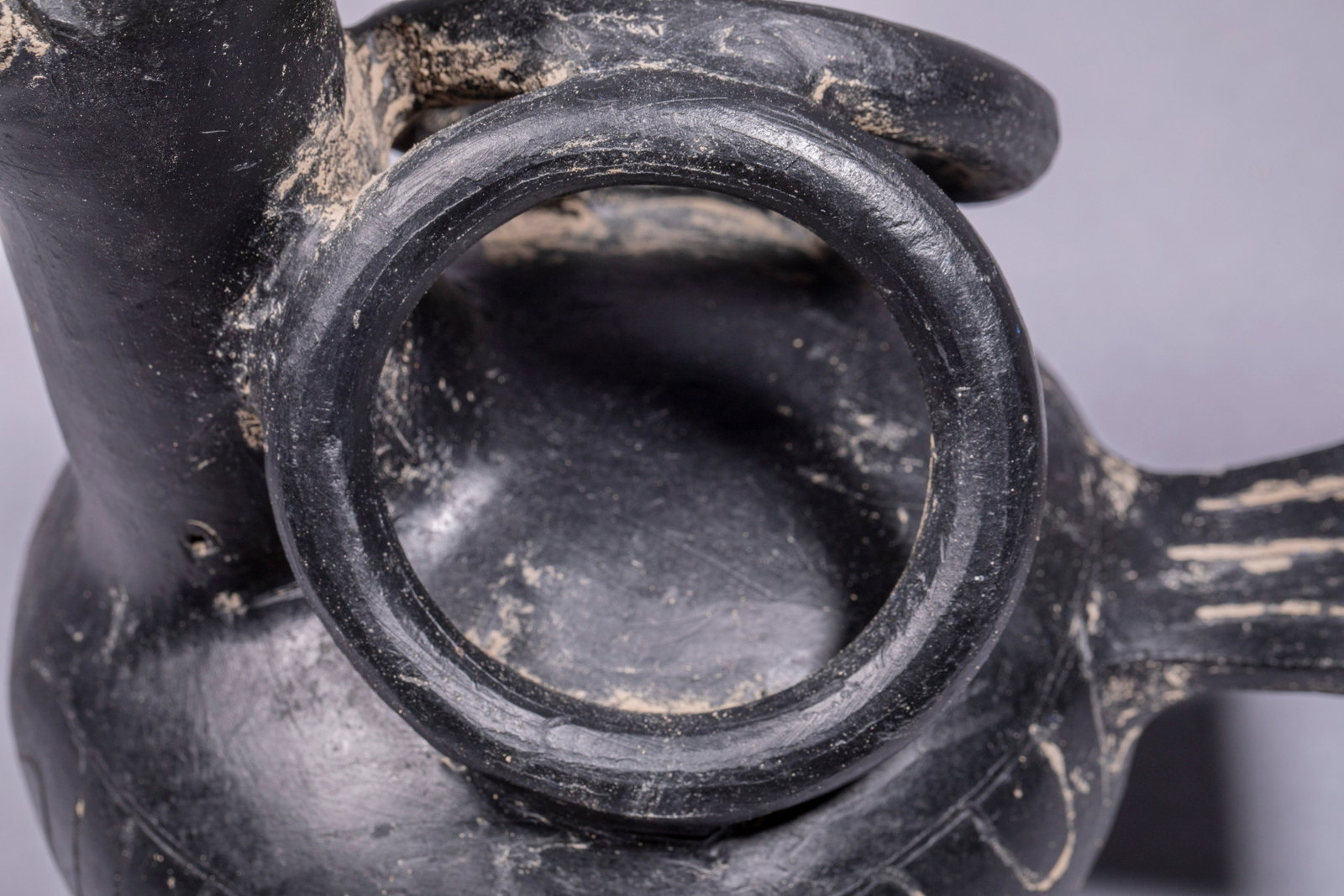 Eagle-head Loop-handle Pottery Vessel - 2