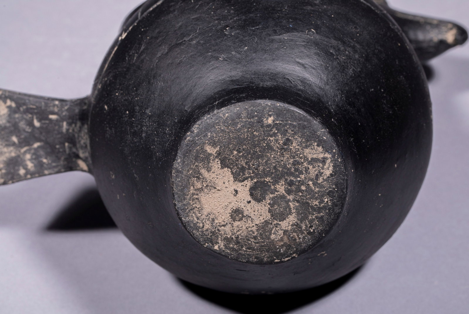 Eagle-head Loop-handle Pottery Vessel - 5