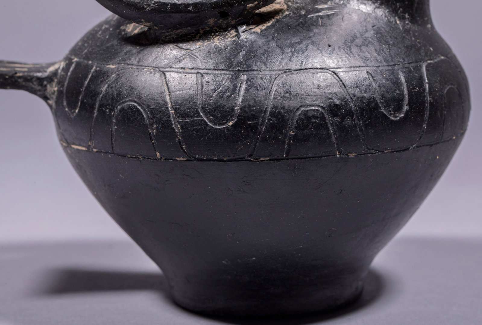 Eagle-head Loop-handle Pottery Vessel - 6