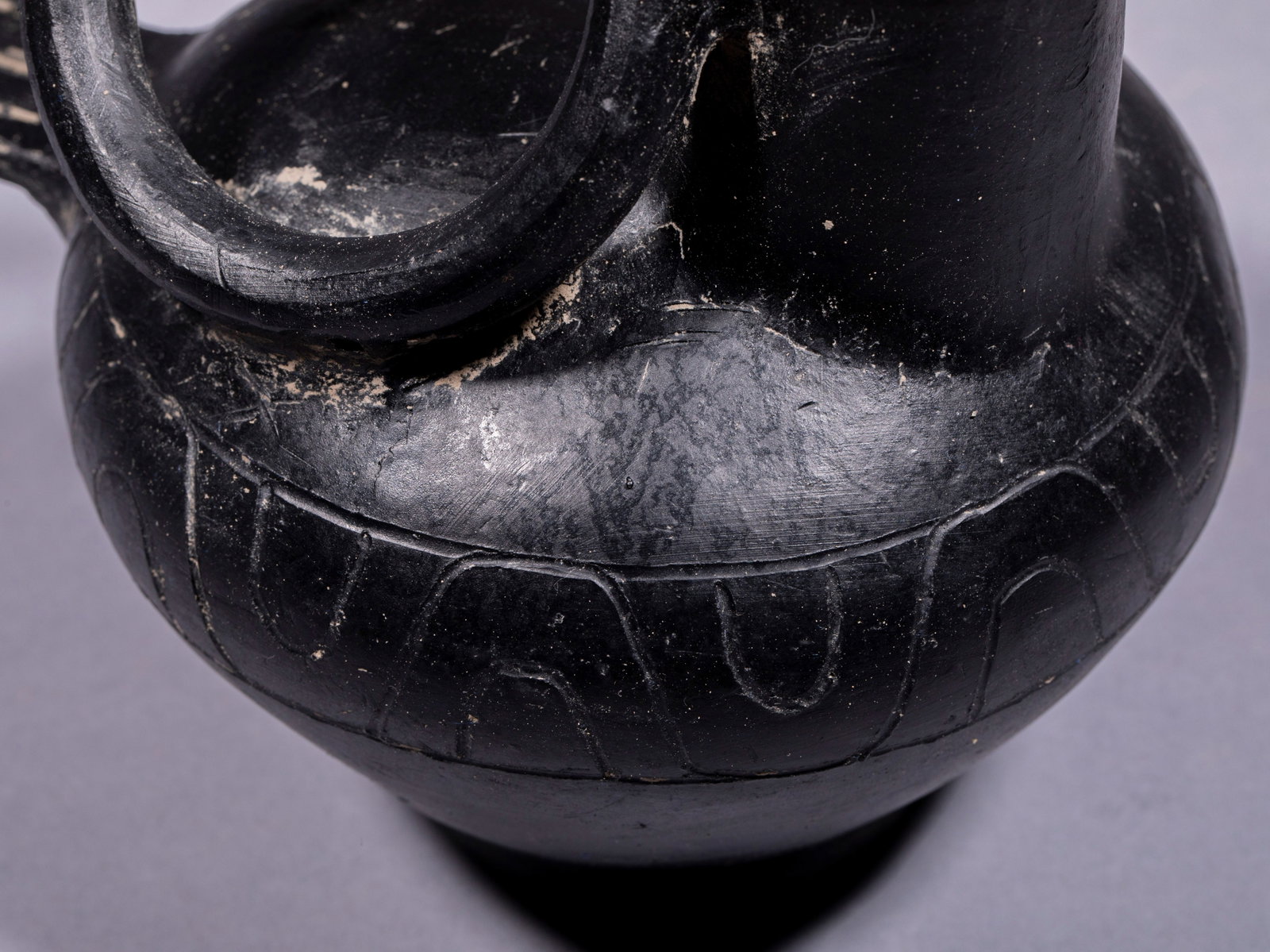 Eagle-head Loop-handle Pottery Vessel - 9