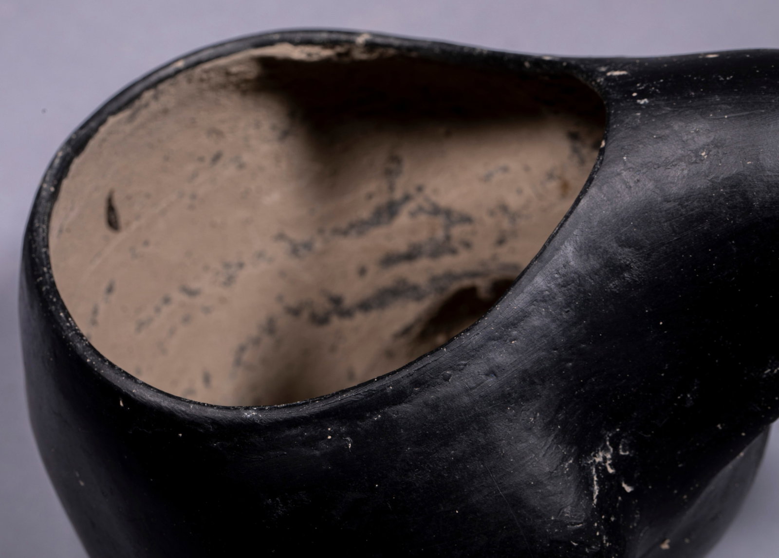 Three-foot Eagle-head Pottery - 3