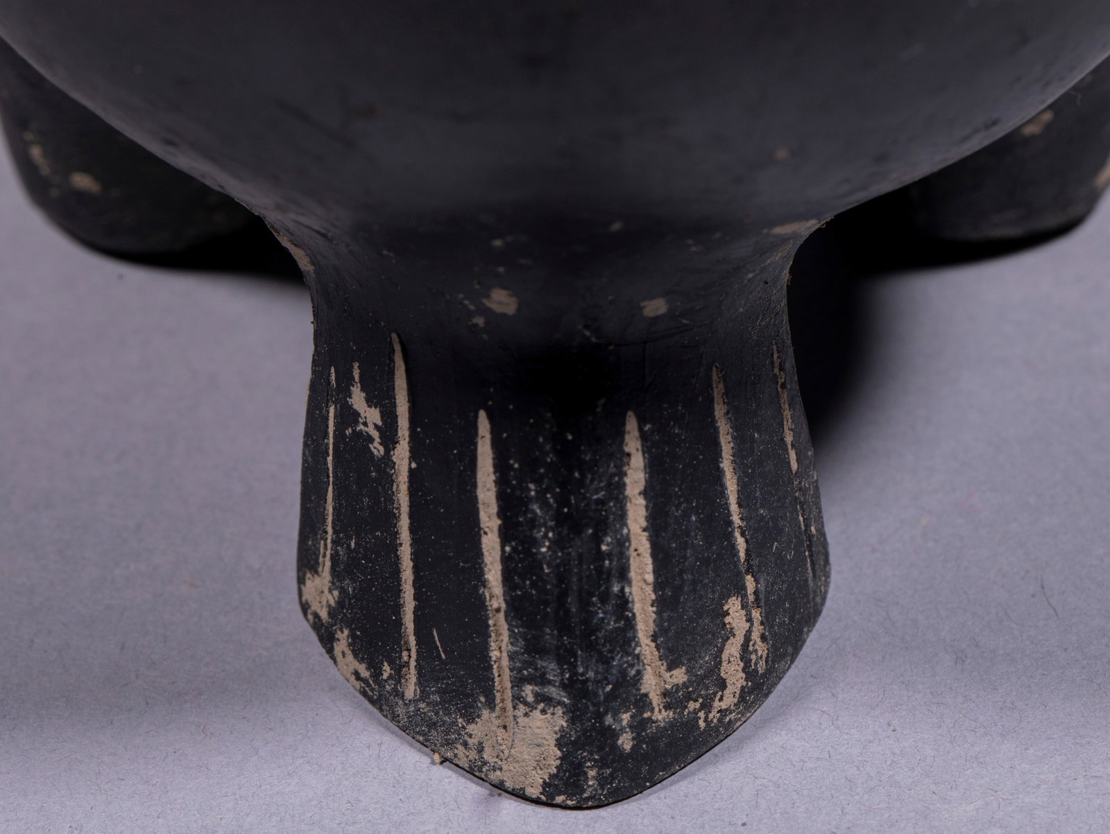 Three-foot Eagle-head Pottery - 8