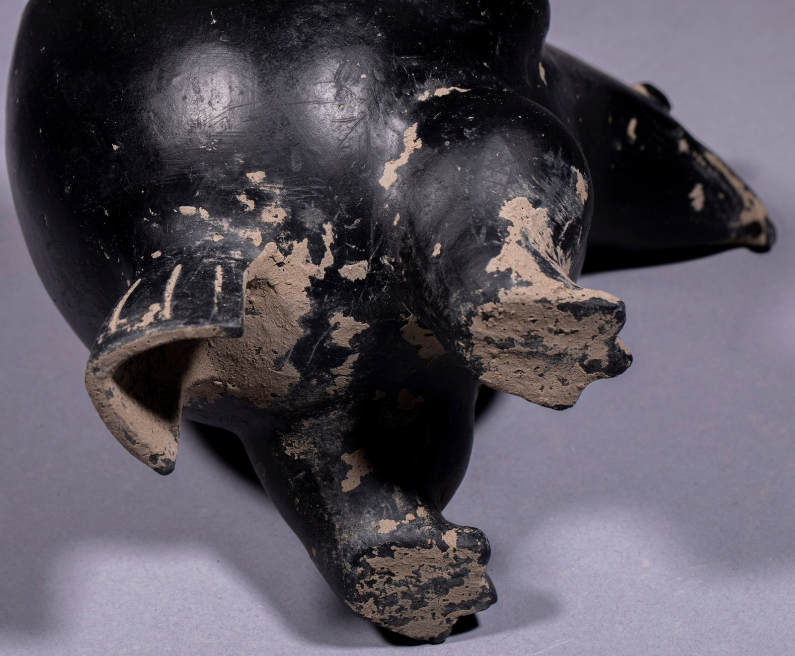 Three-foot Eagle-head Pottery - 9