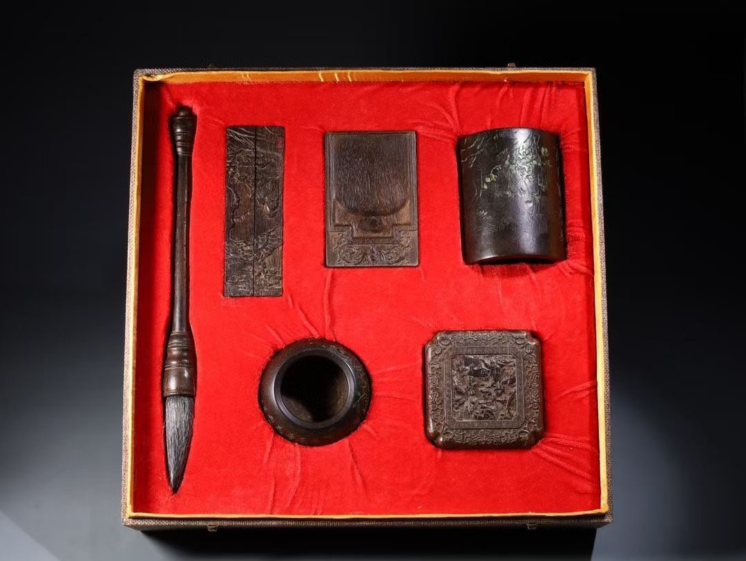 Qing Agarwood Stationery Set: Qing Agarwood Stationery Set, Brush Pot H11.3cm D9.2cm