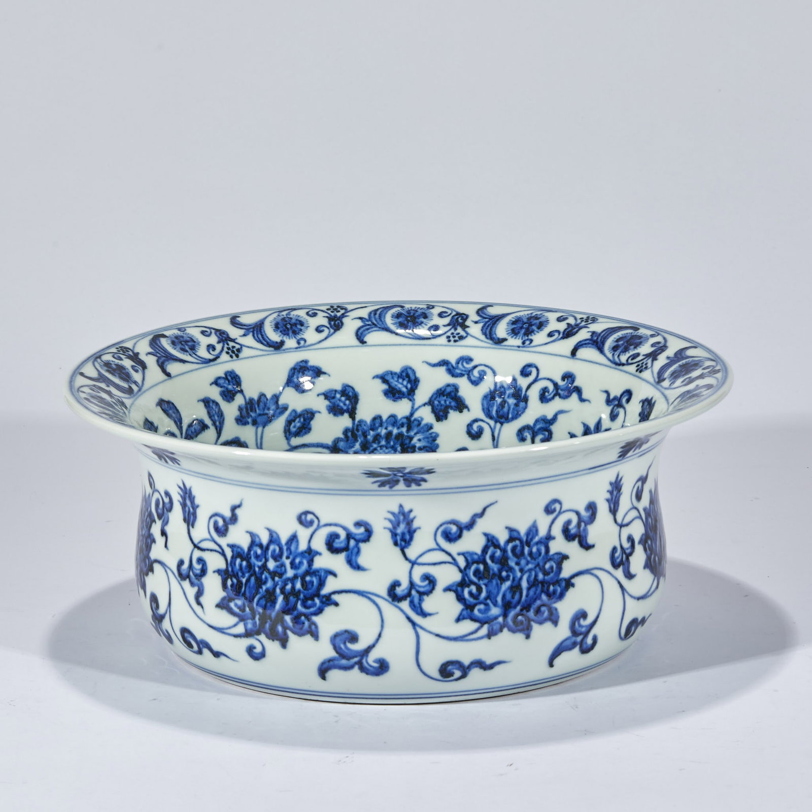 Blue and White Flower Foliage Flat-Rim Washer: Blue & White Floral Flared Washer, H13cm D32.5cm