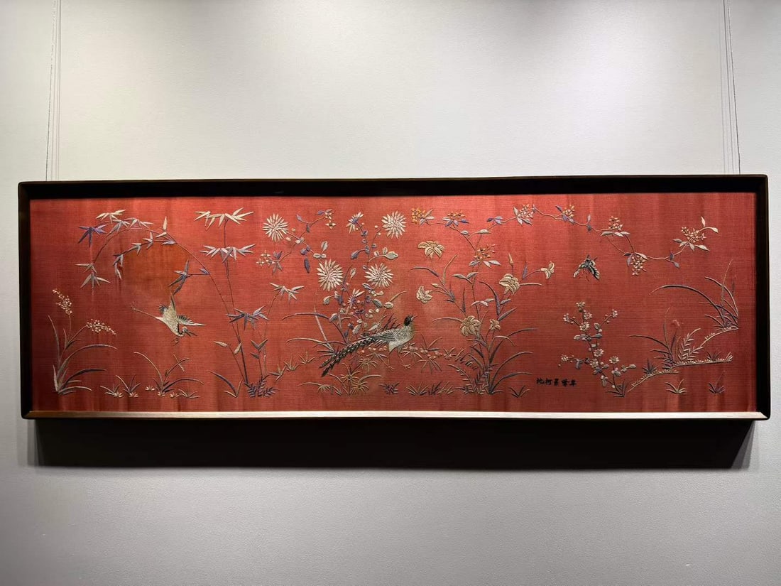 Republic Flower and Bird Cantonese Embroidery Horizontal Scroll: Republic period Cantonese floral horizontal embroidery, L143cm W46cm
