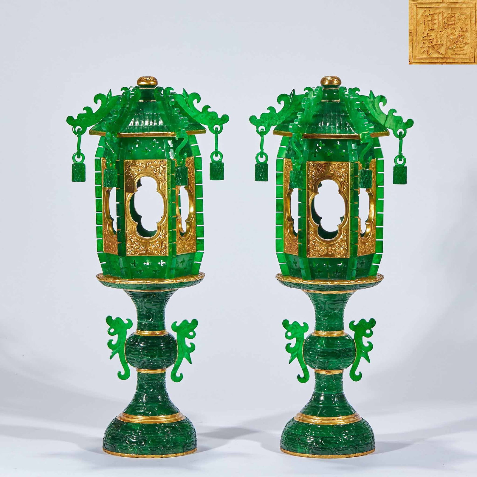 Qianlong Imperial Gilt Bronze Jadeite Dragon Pattern Tribute Lamp: Qianlong Gilt Bronze Jadeite Dragon Tribute Lamp, H42cm D18cm