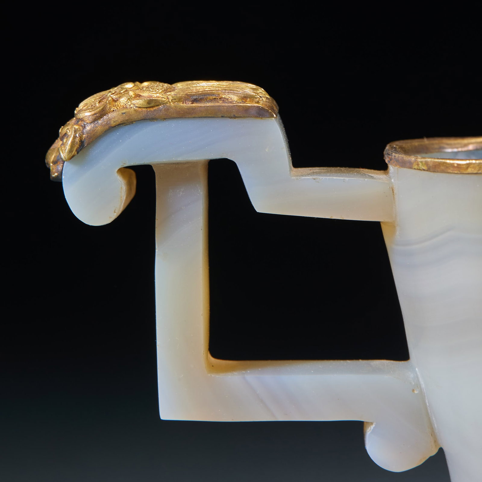 Pre-Ming Agate Double-Lion-Handle Cup - 3