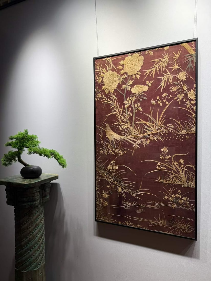 Qing Cantonese Flower and Bird Embroidery: Qing Cantonese Floral Embroidery, L113cm W65cm