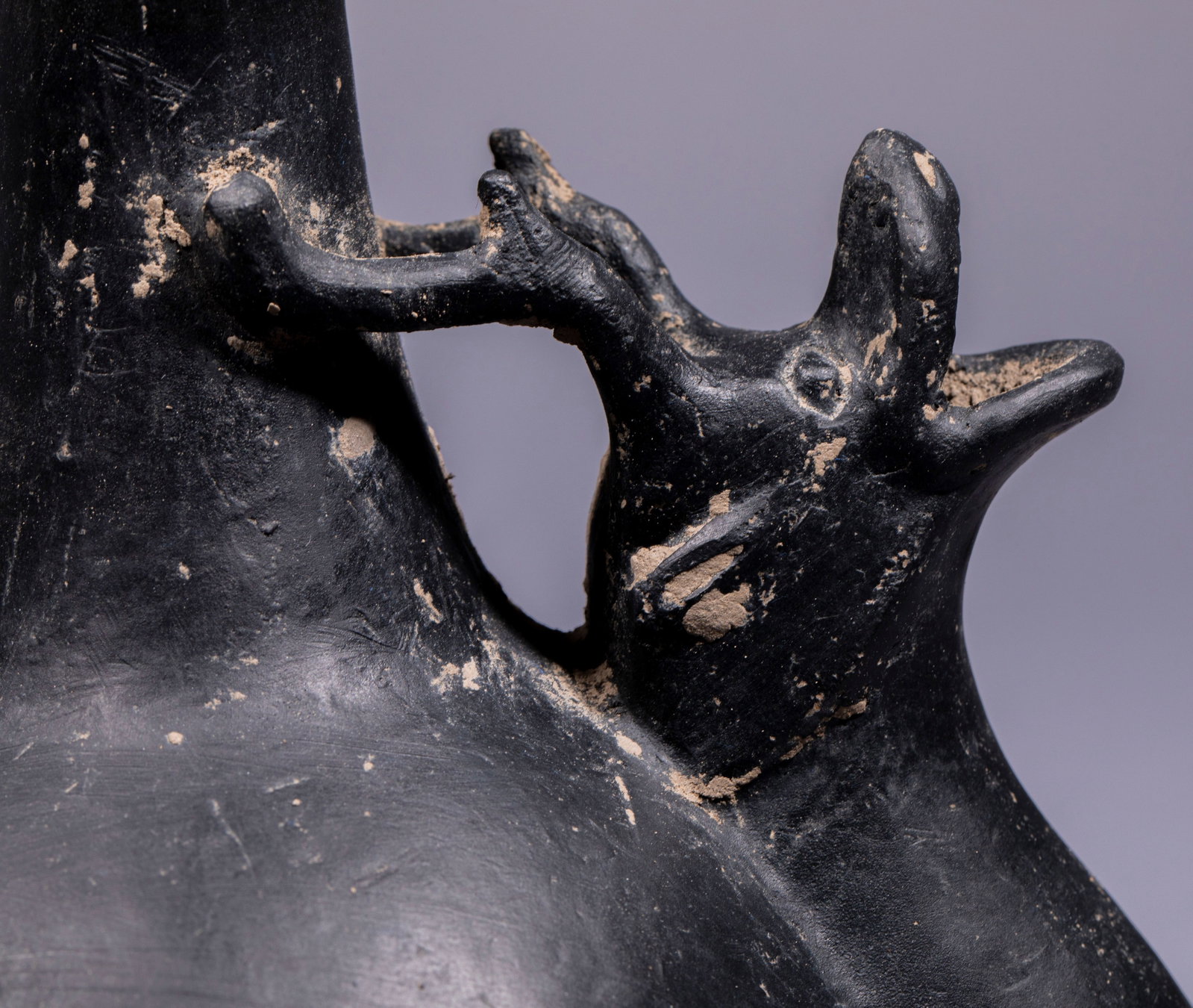 Long-horned Beast-head Pottery - 10