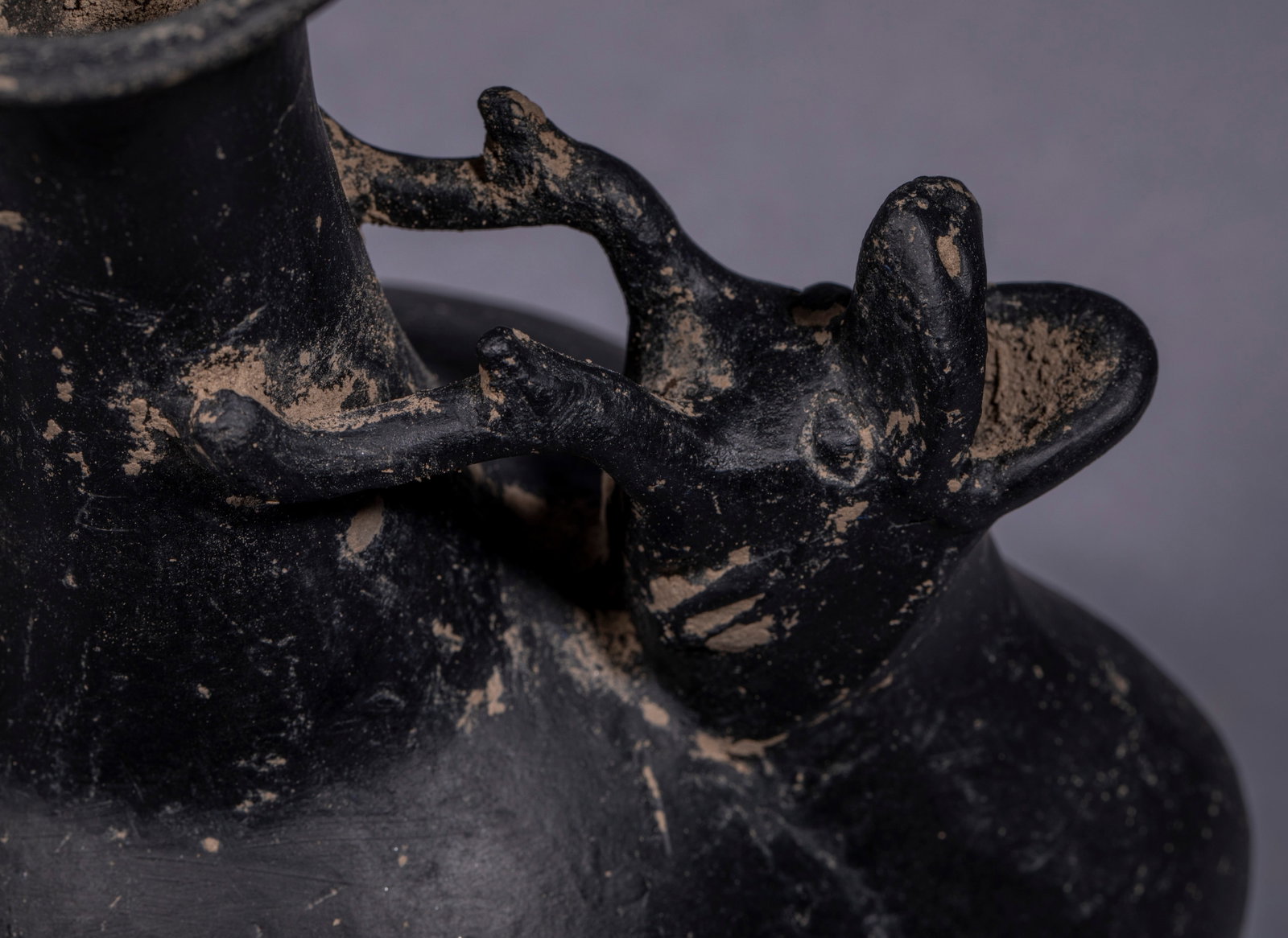 Long-horned Beast-head Pottery - 9