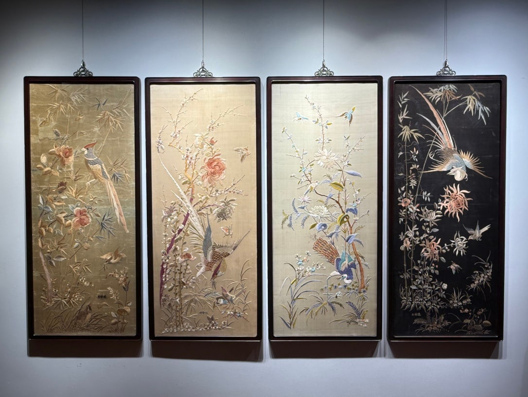 Qing Four-panel Cantonese Flower and Bird Embroidery: Qing Cantonese Floral Four-panel Embroidery, H129cm W56cm