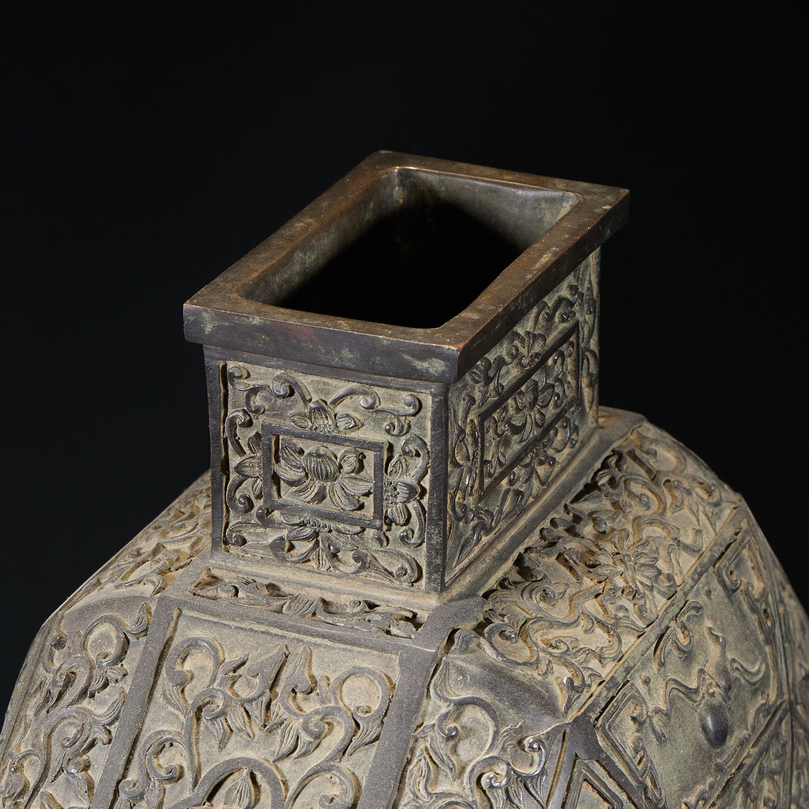 Qianlong Eight-treasure Flat Vase - 4