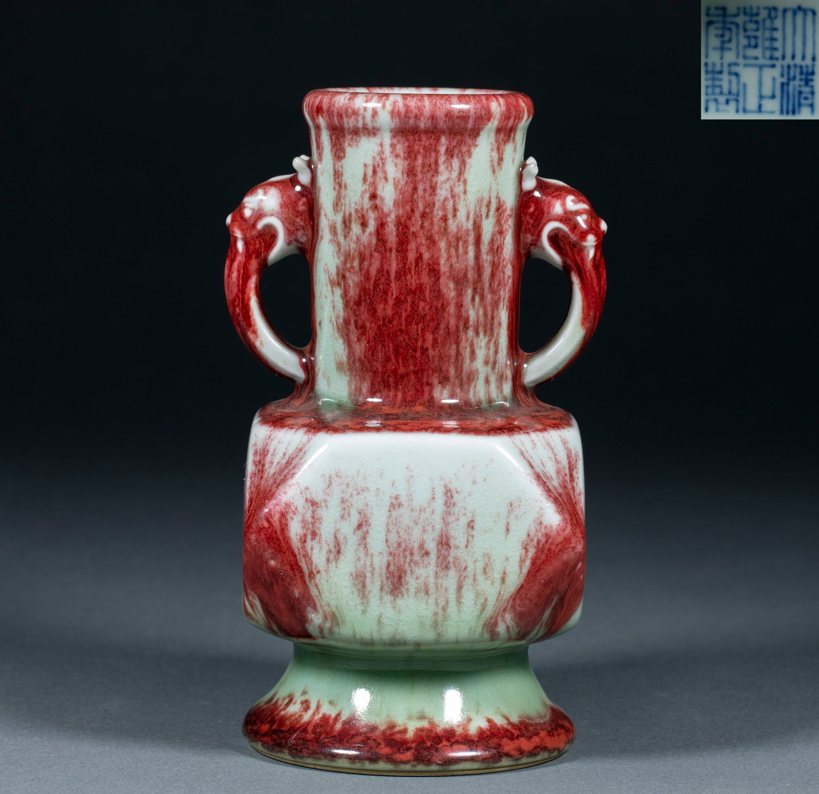 Yongzheng Bean Green Glaze Kiln-Change Beauty Drunkenness Angled Vase: Yongzheng Pea Green Transmutation Vase, H17.5cm L8.5cm W8.5cm