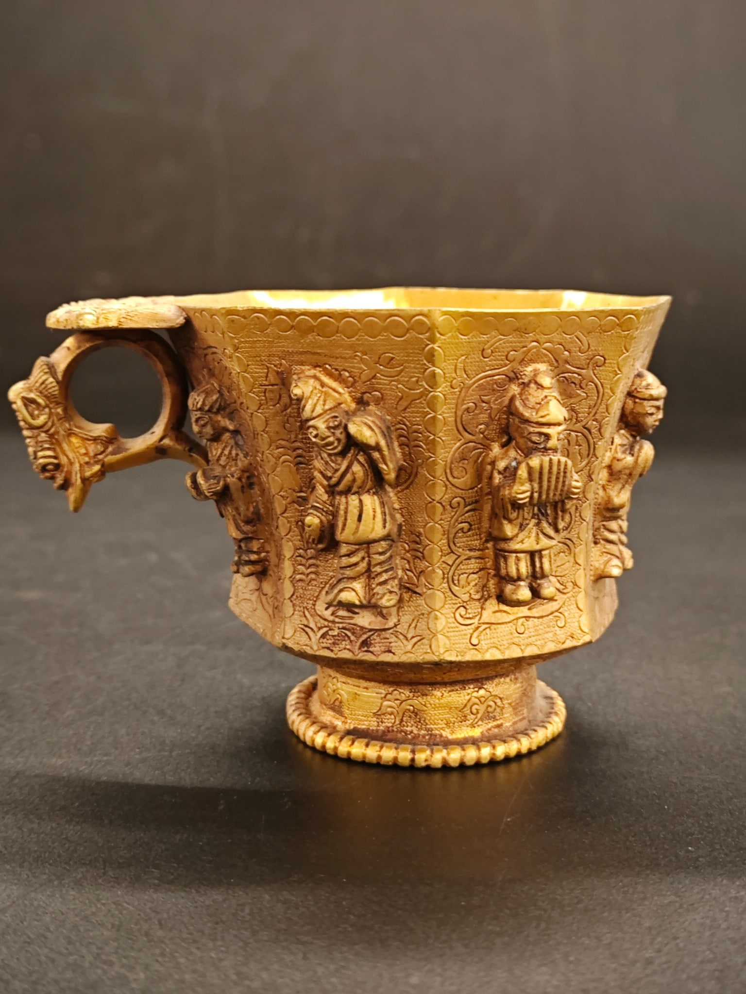 Tang Gilt Bronze Figure Pattern Octagonal Cup - 4