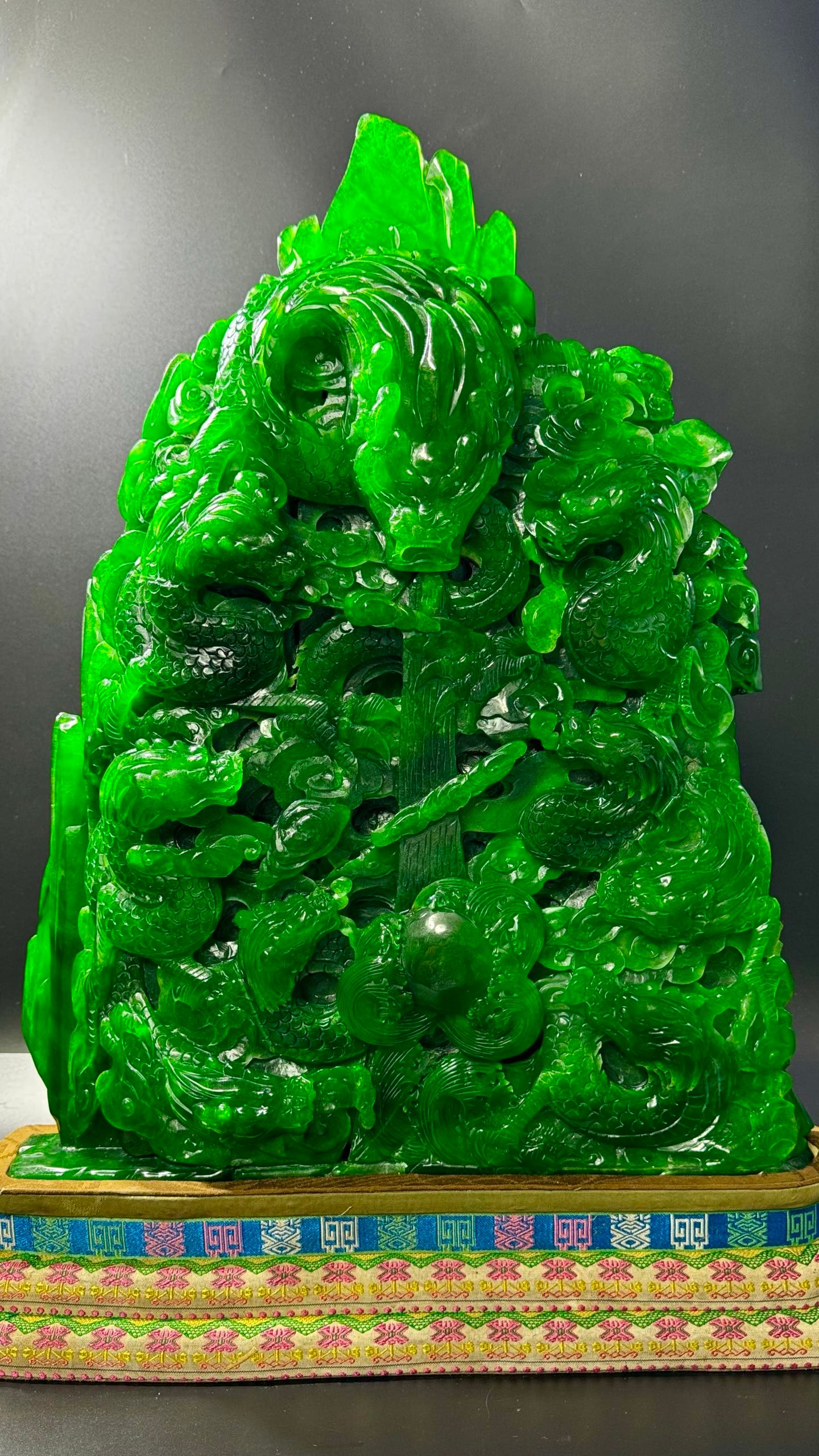 Vivid Emerald Bangle Carved with Nine Dragons Chasing the Pearl (1 of 10)