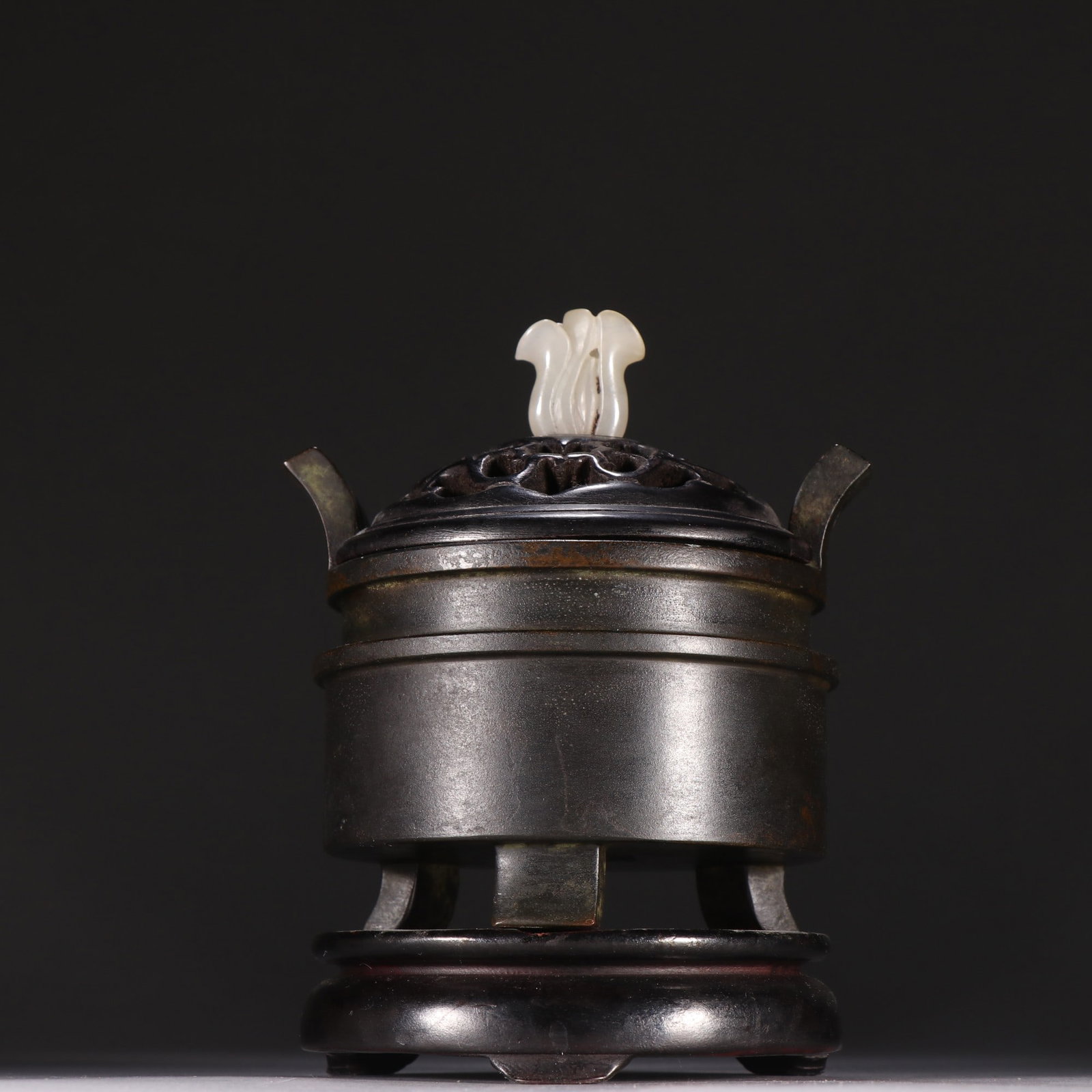 Ming Xuande Mark Bronze Tripod Incense Burner: Ming Xuande Mark Bronze Tripod Incense BurnerH 13.5 cm, W 10.6 cm