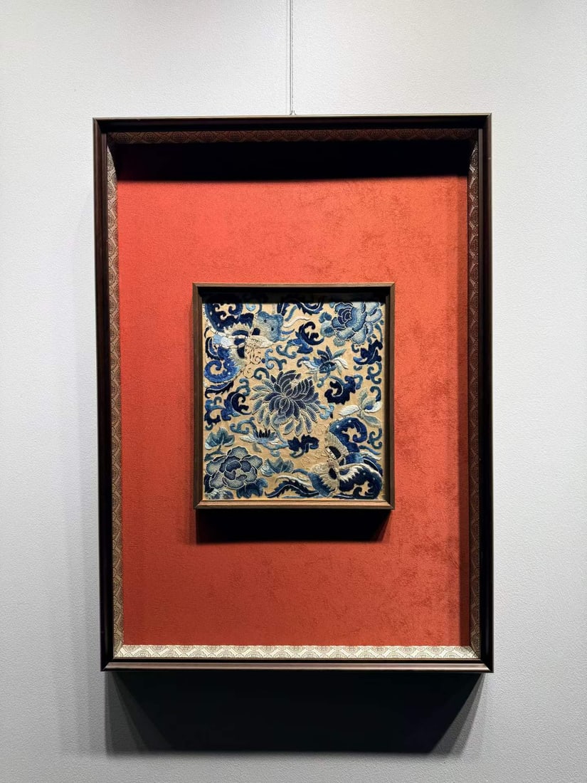 Qing Dynasty Suzhou Embroidery Panel Butterflies Chasing Blossoms: Qing Dynasty Suzhou Embroidery Panel Butterflies Chasing BlossomsL 64 cm, W 46 cm