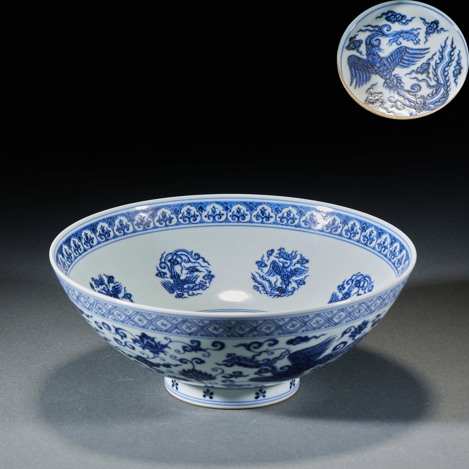 Blue and White Phoenix Pattern Bowl: Blue and White Phoenix Pattern BowlH 8 cm, Diam. 21 cm