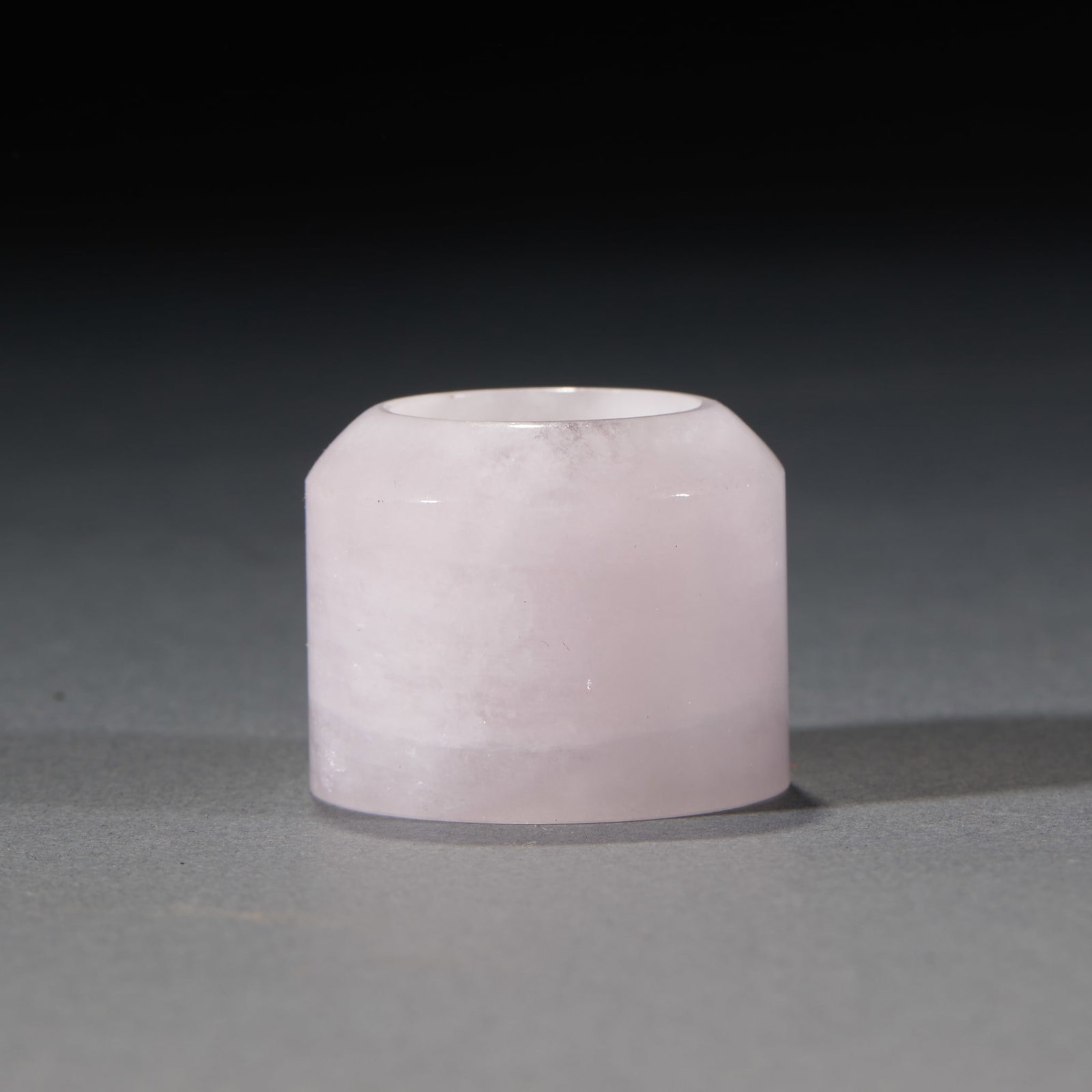 Gemstone Thumb Ring: Gemstone Thumb RingH 2.6 cm, Diam. 3.4 cm