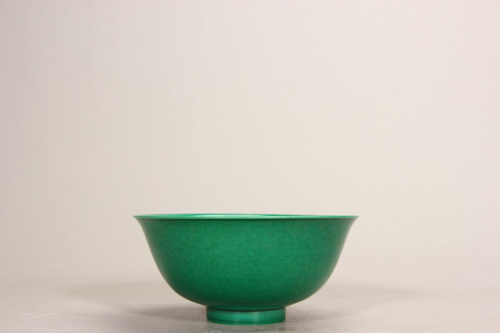 Guangxu Green Glaze Bowl, Qing Dynasty: Guangxu Green Glaze Bowl, Qing DynastyH 6.1 cm, Diam. 13.4 cm