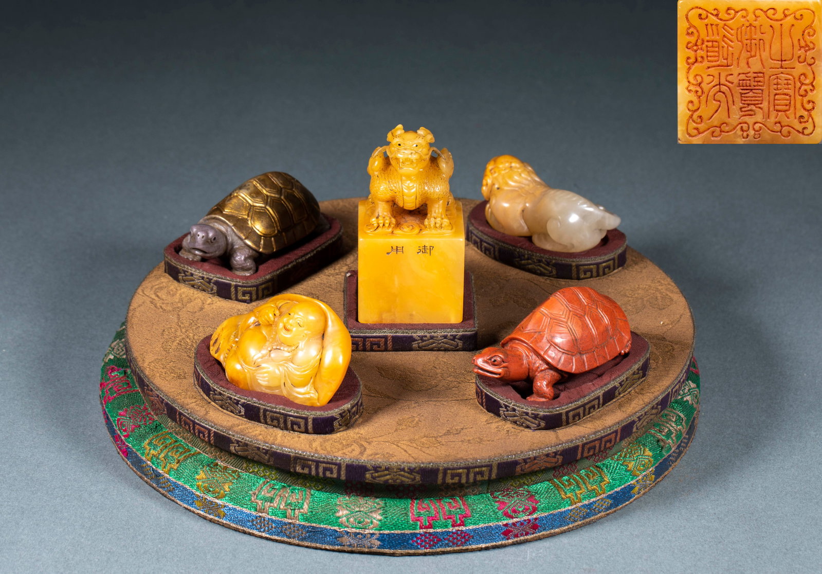Complete Set of Imperial Tianhuang & Shoushan Stone Seals, Daoguang Reign Qing: Complete Set of Imperial Tianhuang & Shoushan Stone Seals, Daoguang Reign QingH 7 cm, L 4 cm, W 4 cm