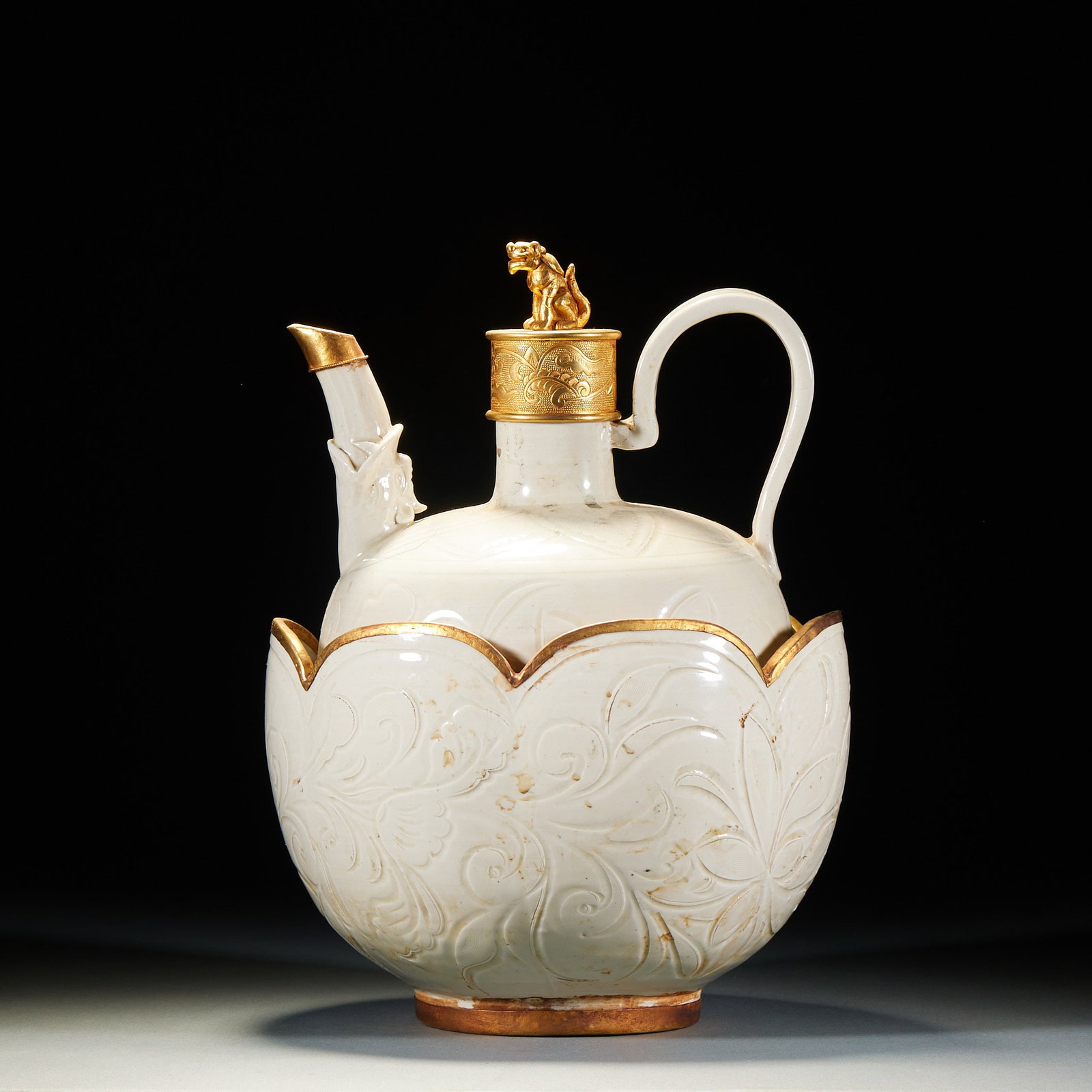 Set of White Glaze Wine Warmer and Wine Pot: Set of White Glaze Wine Warmer and Wine PotWine ewer: H 31 cm, L 21 cm, W 18 cm; Wine warmer: H 17 cm, L 23 cm, W 21 cm