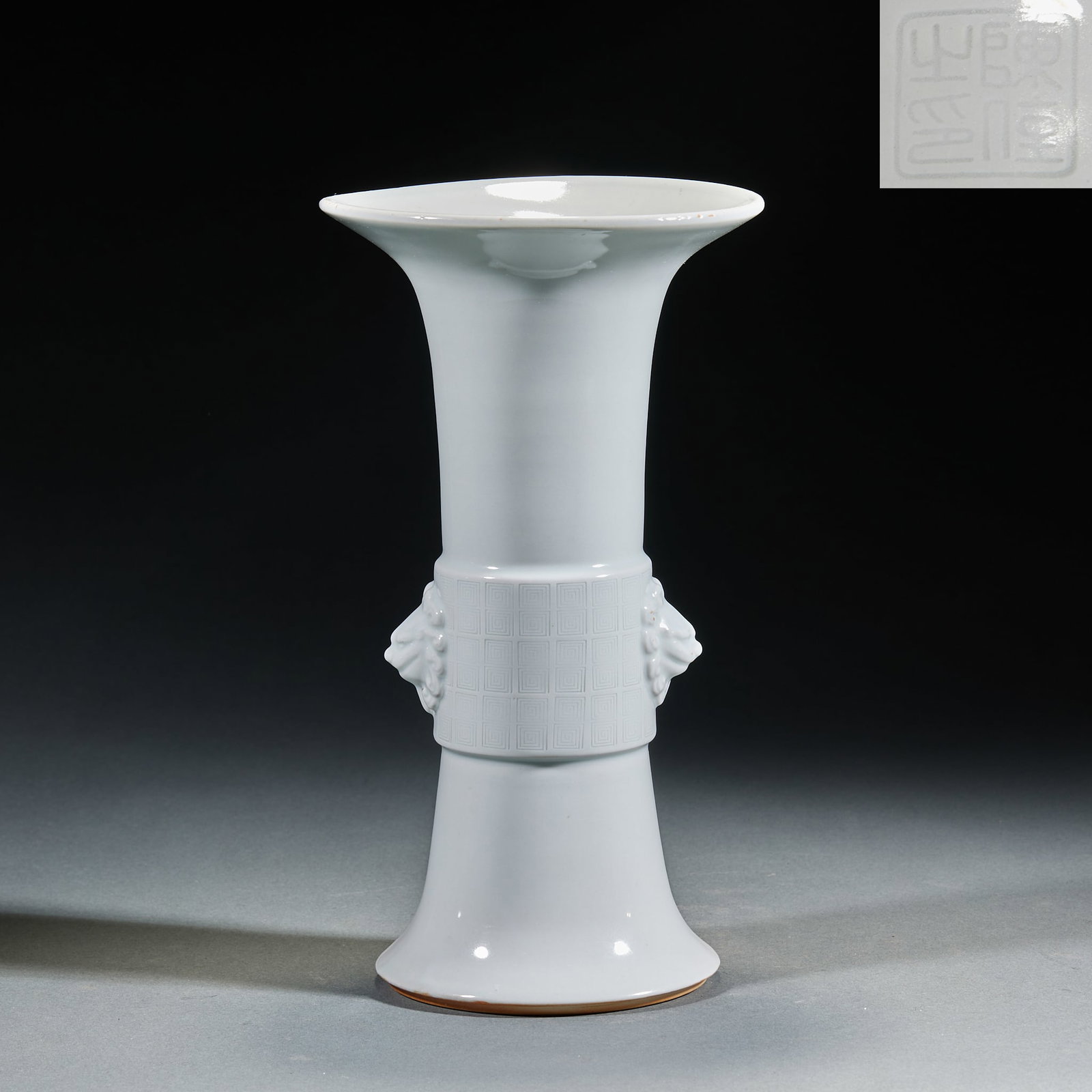 Dehua Kiln Gu Vase with Lion Handles: Dehua Kiln Gu Vase with Lion HandlesH 26.5 cm, Diam. 15 cm
