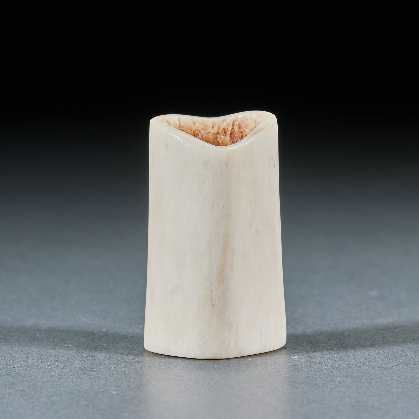 Three Pieces of Buddha Relic Bone: Three Pieces of Buddha Relic BoneH 4.5 cm, L 2.5 cm, W 1.8 cm