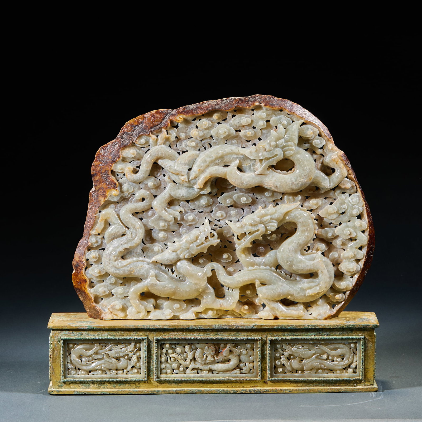 Hetian Jade Table Screen with Dragon Patterns: Hetian Jade Table Screen with Dragon PatternsH 28 cm, L 31 cm, W 5.8 cm