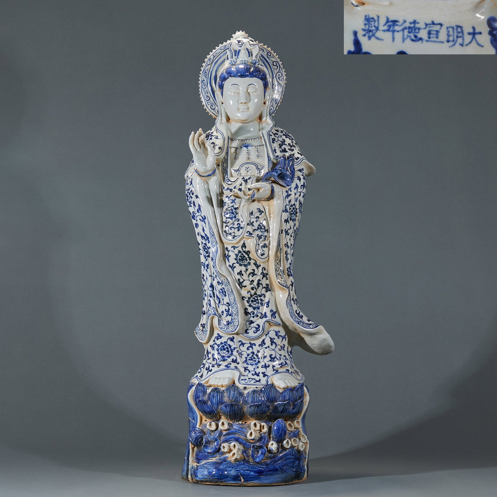 Ming Xuande Blue and White Statue of Guanyin on Lotus Throne: Ming Xuande Blue and White Statue of Guanyin on Lotus ThroneH 88 cm, L 26 cm, W 22 cm