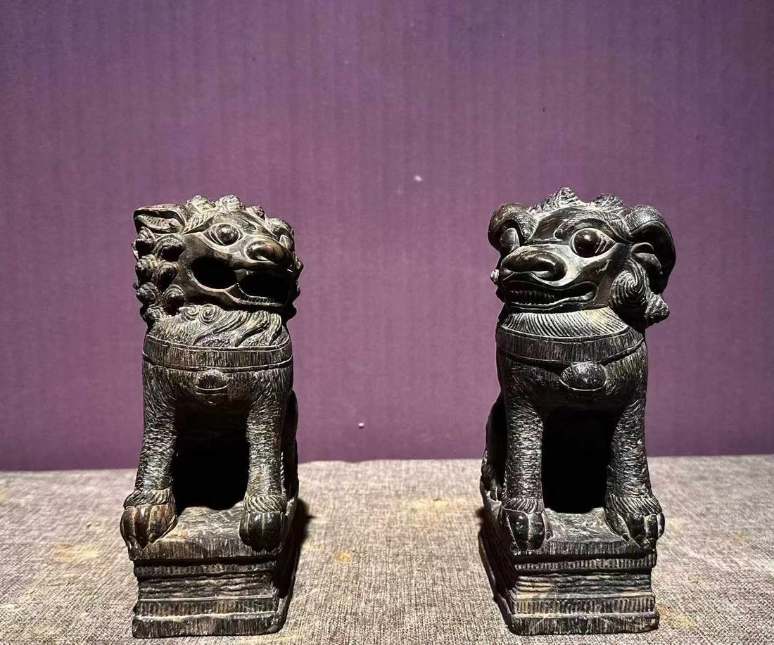 Qing Bluestone Lion Sculpture: Qing Bluestone Lion SculptureH 23 cm, L 13 cm, W 8 cm