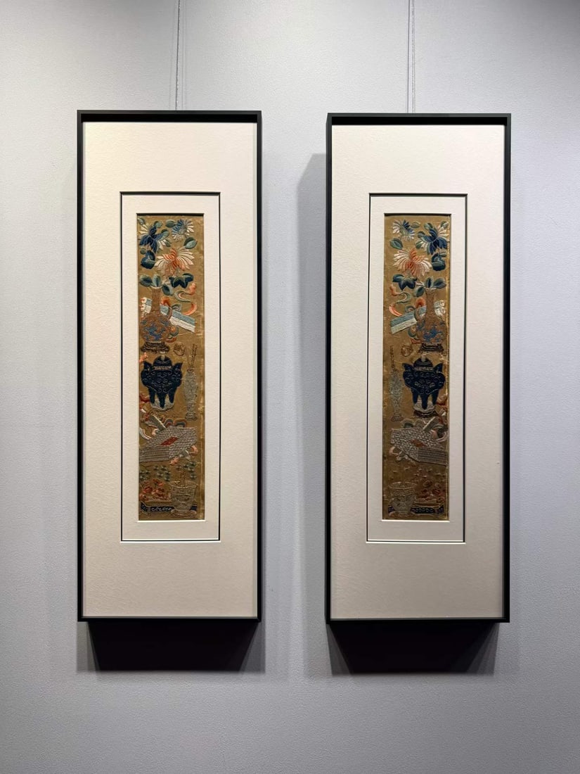 Pair of Qing Suzhou Embroidery Panels Featuring Antique Curiosities: Pair of Qing Suzhou Embroidery Panels Featuring Antique CuriositiesL 75 cm, W 27 cm