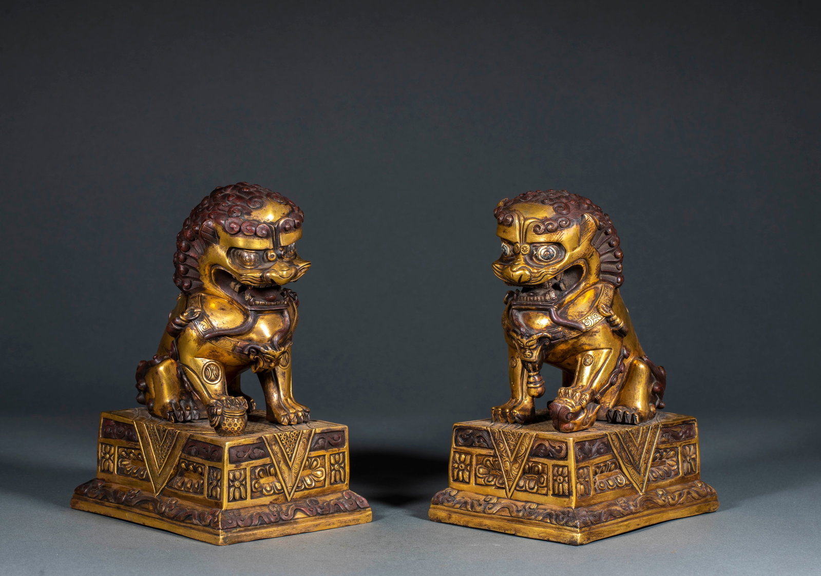 Pair of Gilt Bronze Suan Ni Lion Beasts: Pair of Gilt Bronze Suan Ni Lion BeastsH 20 cm, L 14.5 cm, W 11 cm