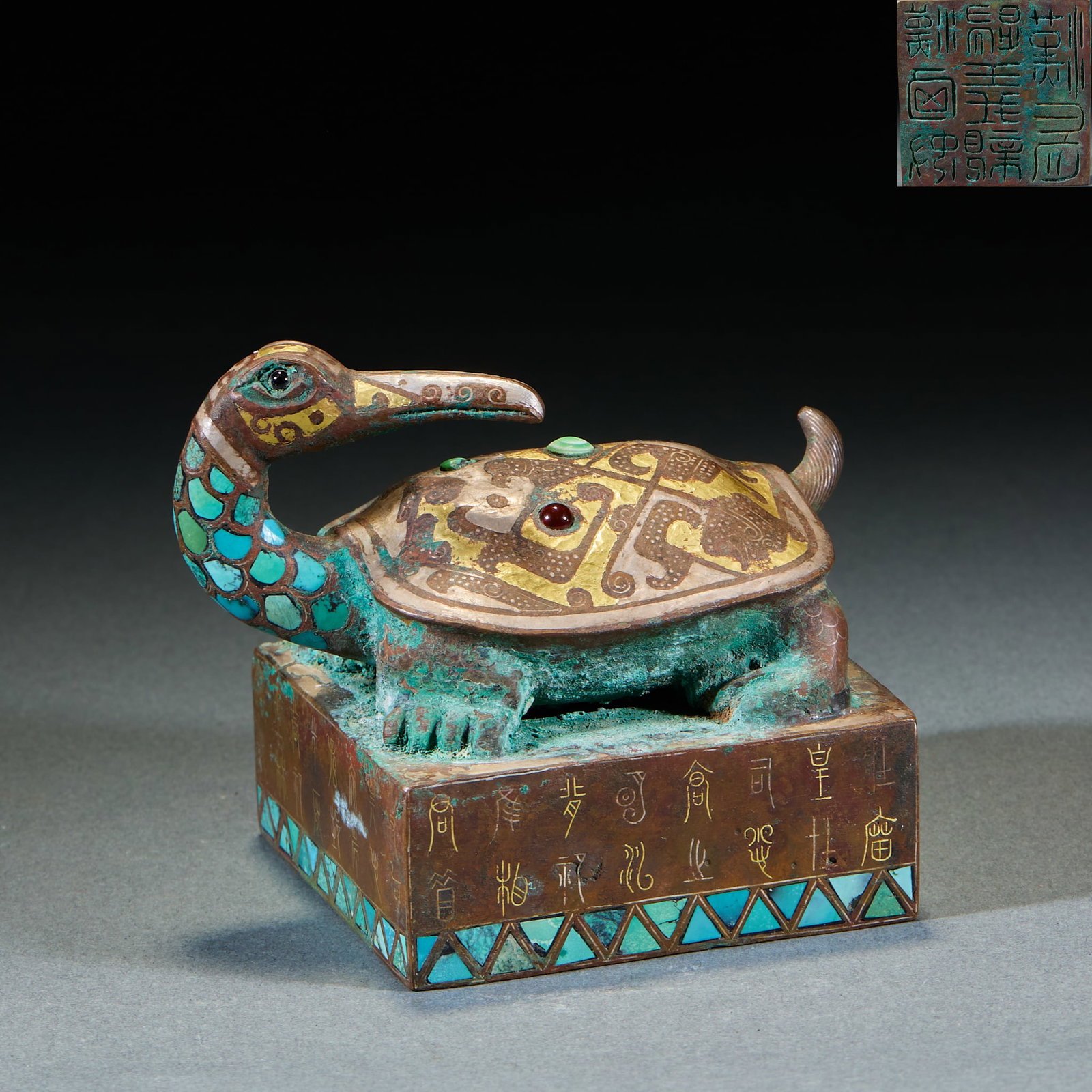 Warring StatesHan Seal with Gold & Silver Inlay, Turquoise Embellishments & Divine Beast Knob: Warring StatesHan Seal with Gold & Silver Inlay, Turquoise Embellishments & Divine Beast KnobH 8 cm, L 9.5 cm, W 7.5 cm