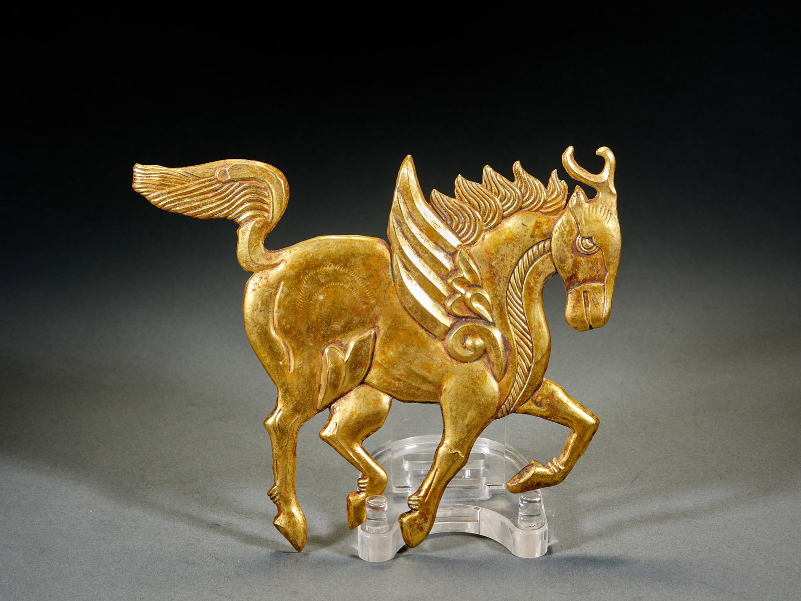 Gold Horse Sculpture: Gold Horse SculptureL 23 cm, W 18 cm
