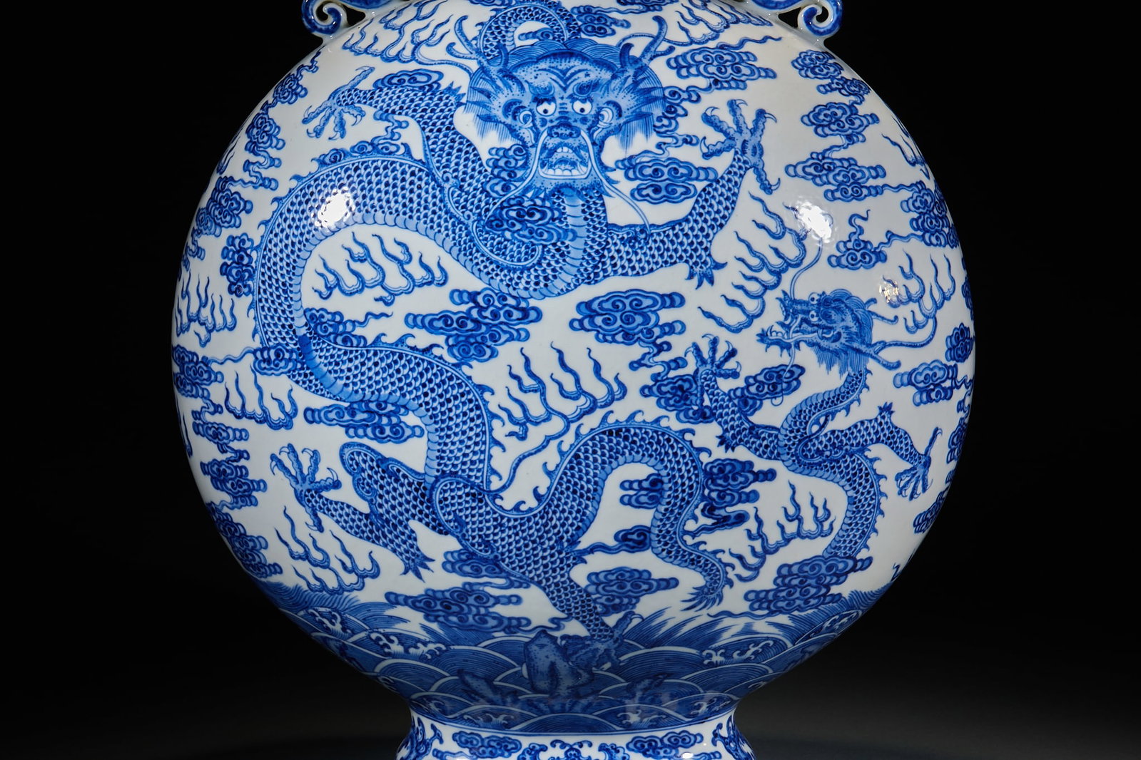 Blue and White Moonflask with Dragon Patterns - 10